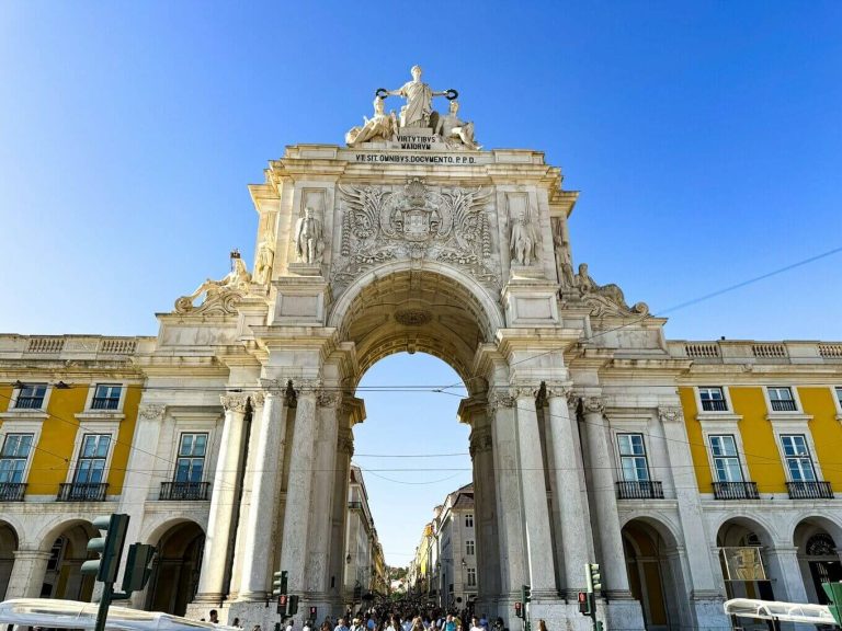 Taxes and contributions in Portugal