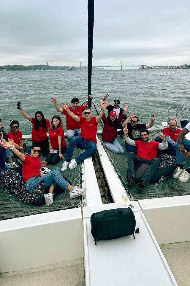 BUILD GLOBAL TEAMS WITH US